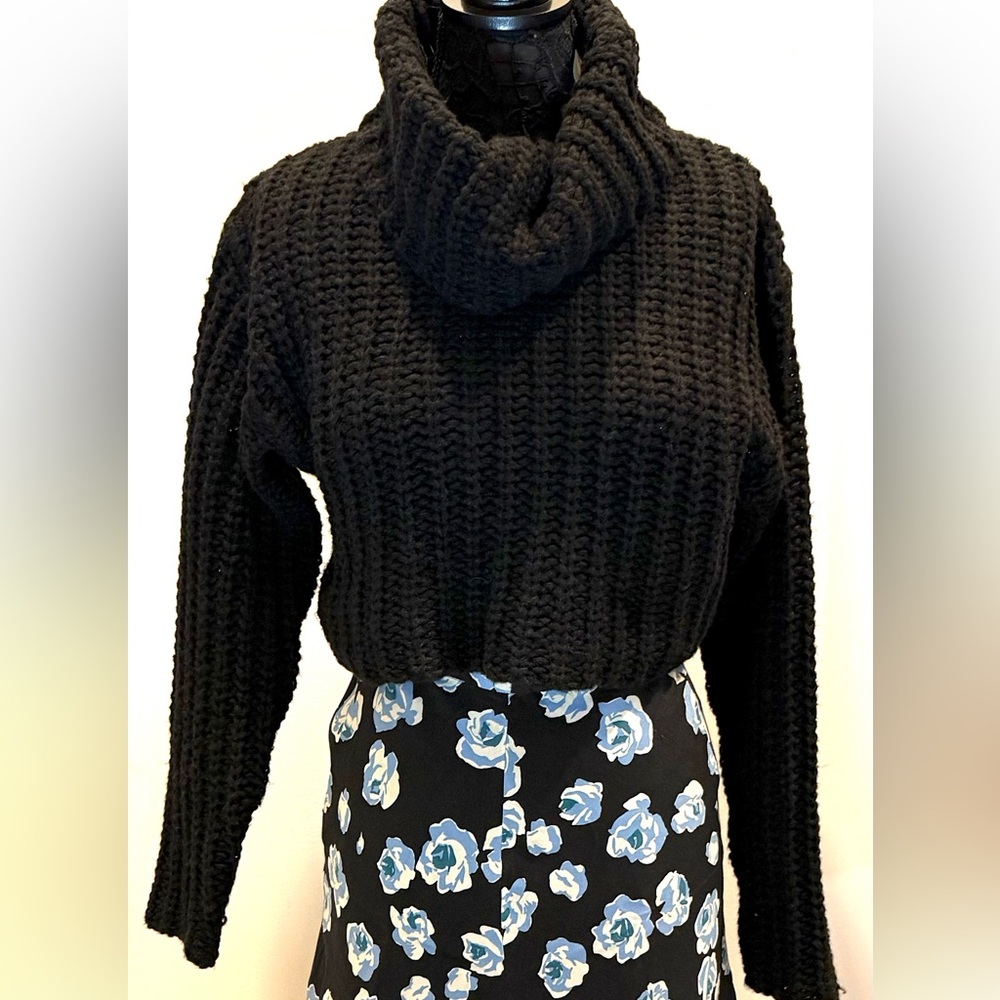 NWT Forever 21 crop thick cable knit Black Cowl Neck Sweater